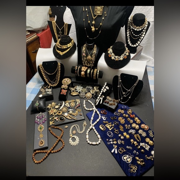 1 LB CURATED Jewelry Lot~ gold, silver pearls rhinestones signed 🌹 U CHOOSE 🌹 - Picture 5 of 7